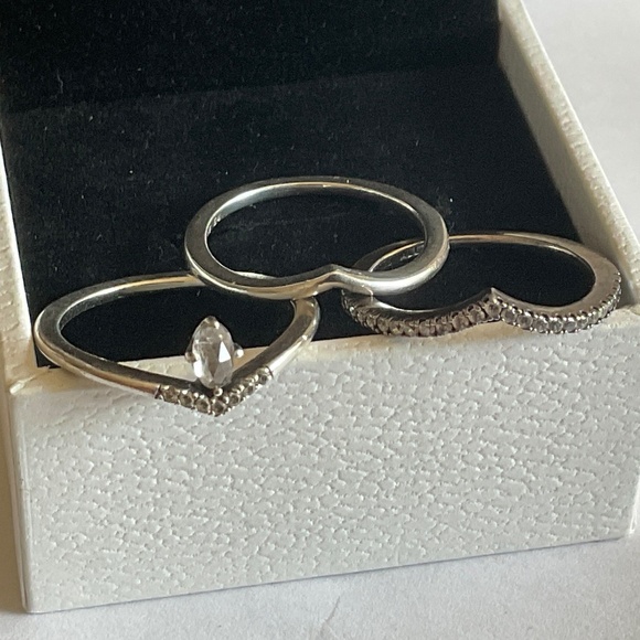 Pandora Silver Chevron Ring with Clear Stone - Picture 2 of 4